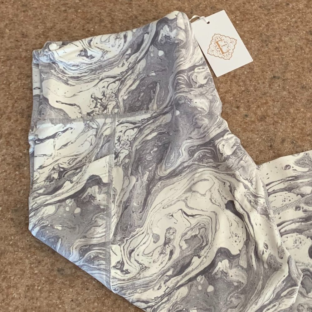 Eluminary Sz 3 (fits 14+)  Marble cropped work out pants/leggings w/pockets